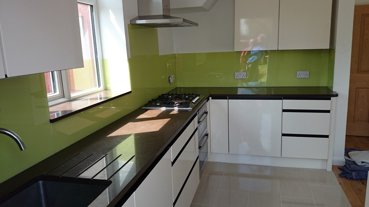 Lime green glass kitchen splashback installed by Radlett glaziers
